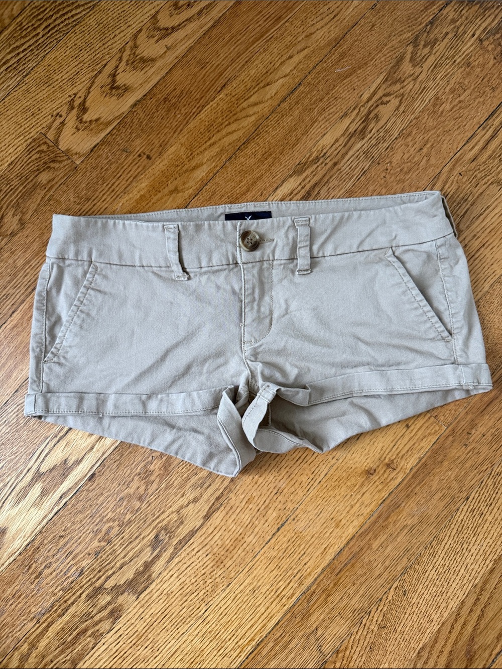 Vintage Y2K American Eagle Low-Waist Cotton Blend Shorts in Light Khaki